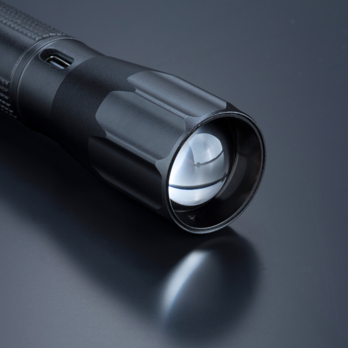 Optima Medium Flashlight - Image 3